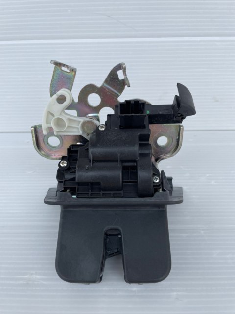 AUDI A4 A5 A6 C7 LIFT Zamek klapy bagażnika oryginał 8R0827505