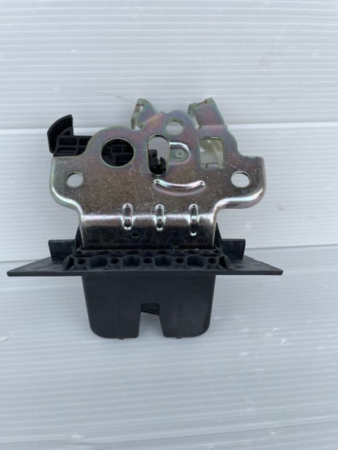 AUDI A4 A5 A6 C7 LIFT Zamek klapy bagażnika oryginał 8R0827505