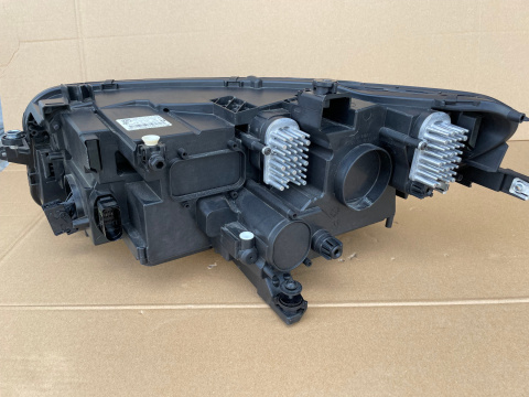 VW Tiguan Lampa Prawy Przód IQ Light