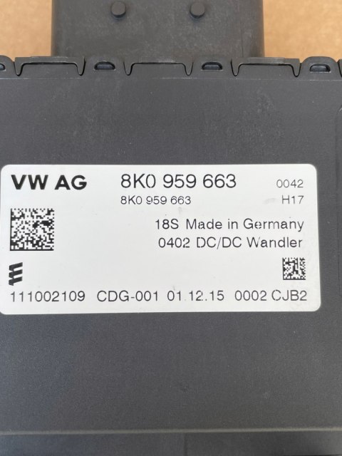 Audi A5 8T Lift / A4 B8 Oryginalny Regulator Napięcia 8K0959663