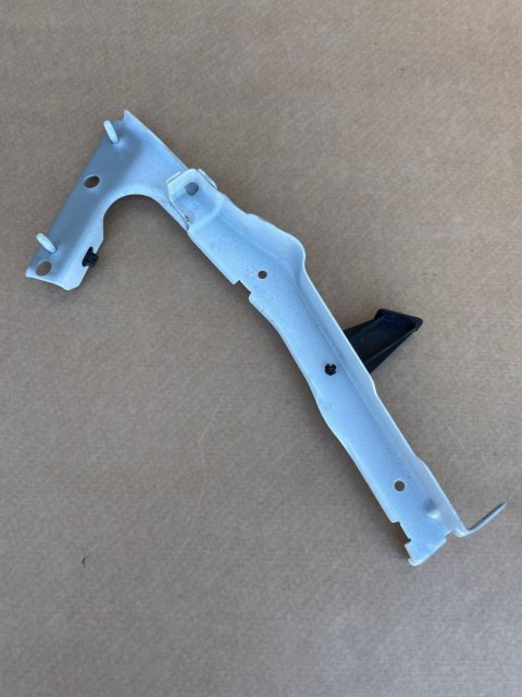 AUDI A5 8T LIFT Oryginalne MOCOWANIE BŁOTNIKA LEWY PRZÓD LY9C