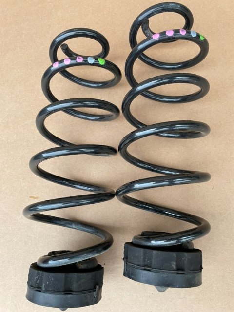 Audi A5 8T sprężyny tył komplet z gumami oryginał