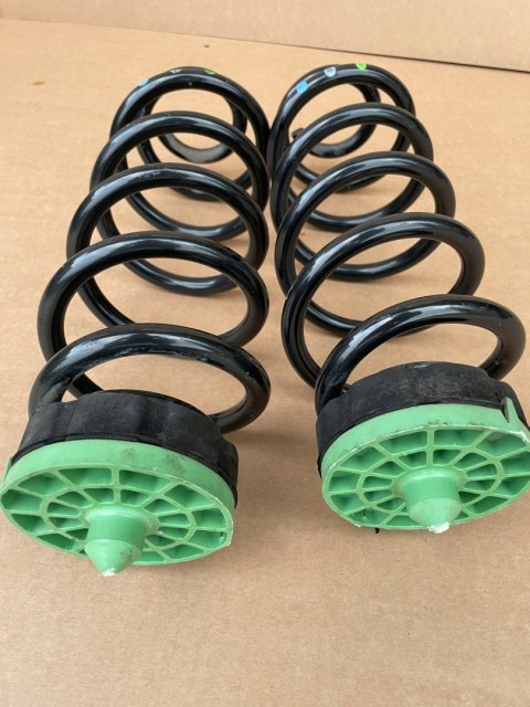 Audi A5 8T sprężyny tył komplet z gumami oryginał