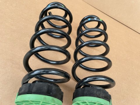 Audi A5 8T sprężyny tył komplet z gumami oryginał